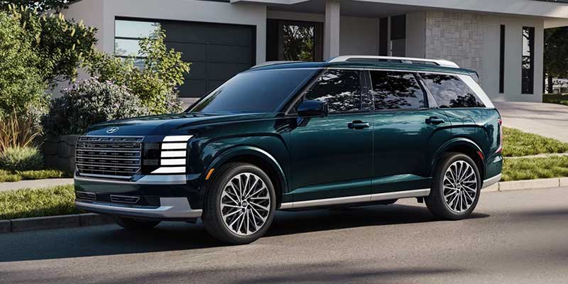 Green Hyundai Palisade SUV parked outside a modern home showcasing its premium exterior design.
