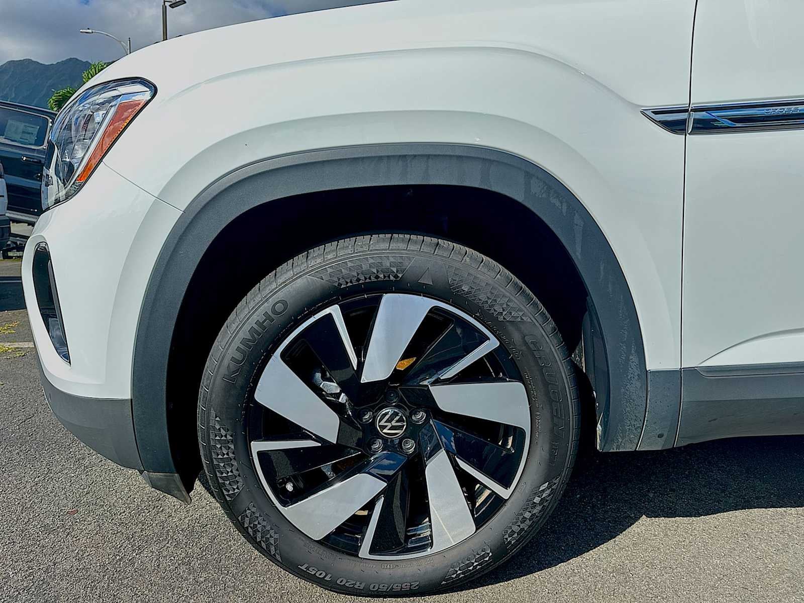 2025 Volkswagen Atlas Cross Sport 2.0T SE w/Technology