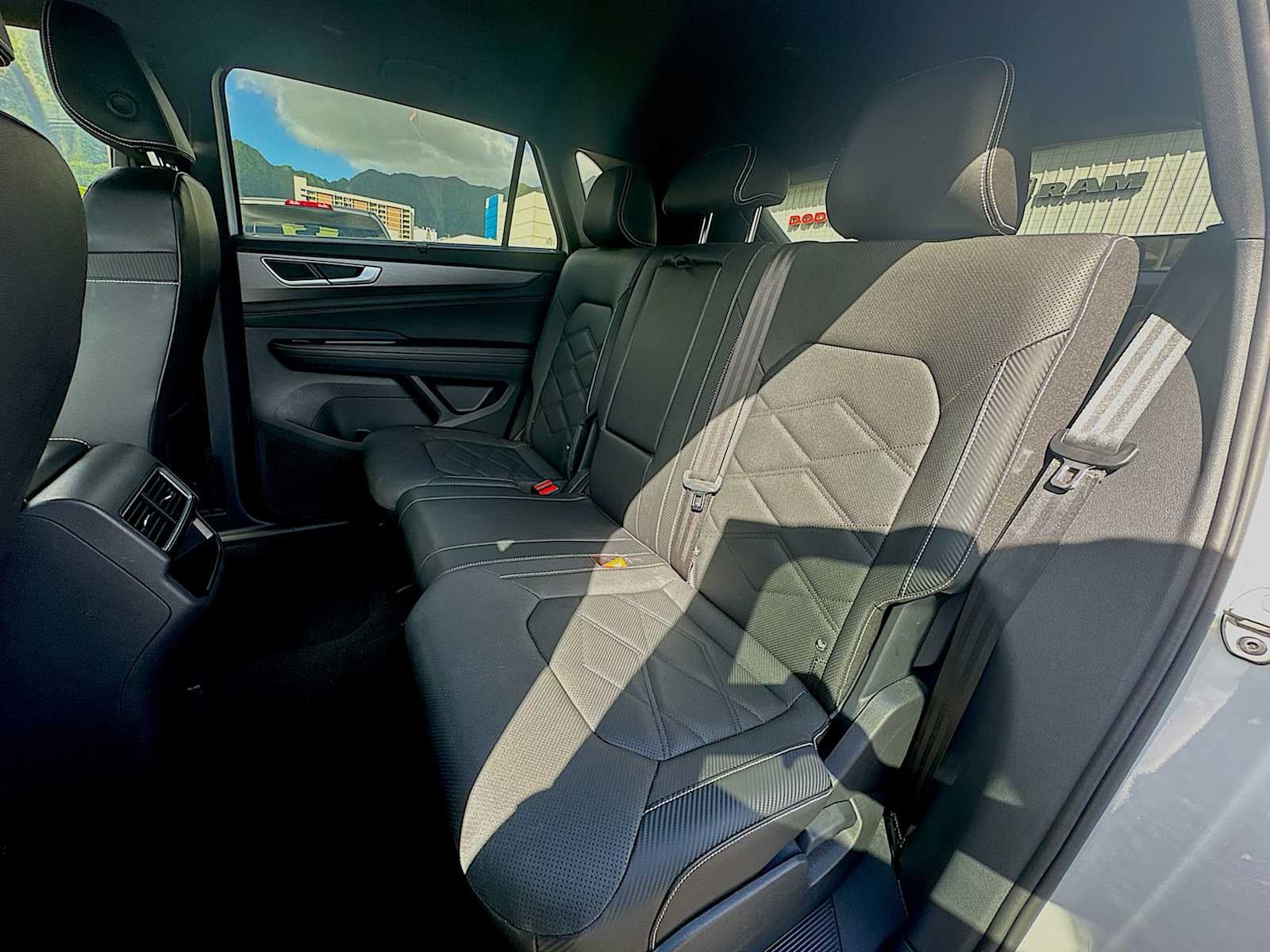 2025 Volkswagen Atlas Cross Sport 2.0T SE w/Technology