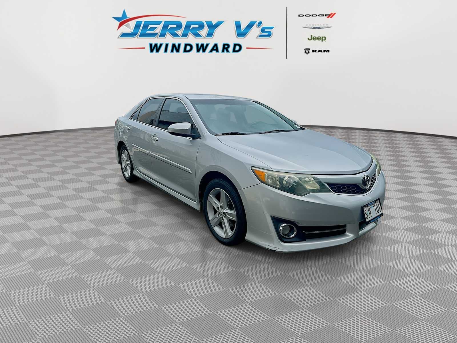 Used 2014 Toyota Camry SE with VIN 4T1BF1FK6EU855092 for sale in Kaneohe, HI
