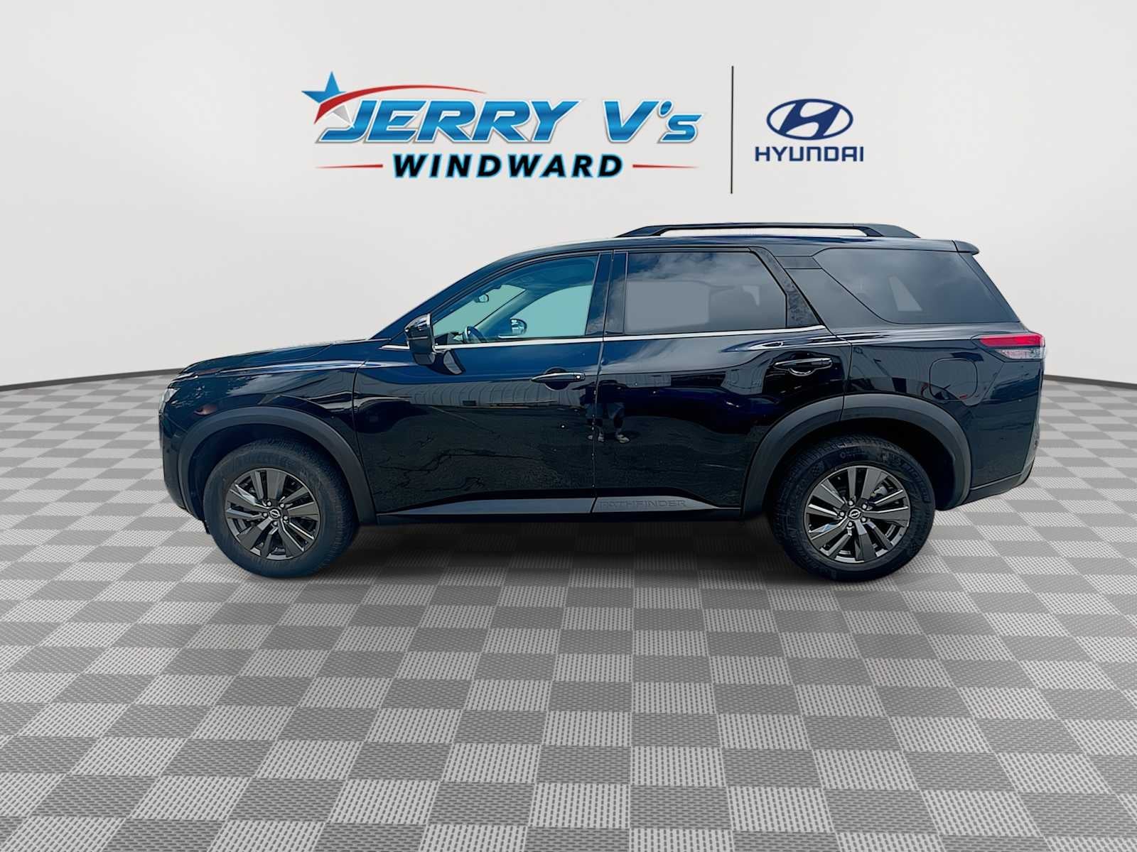 2022 Nissan Pathfinder SV