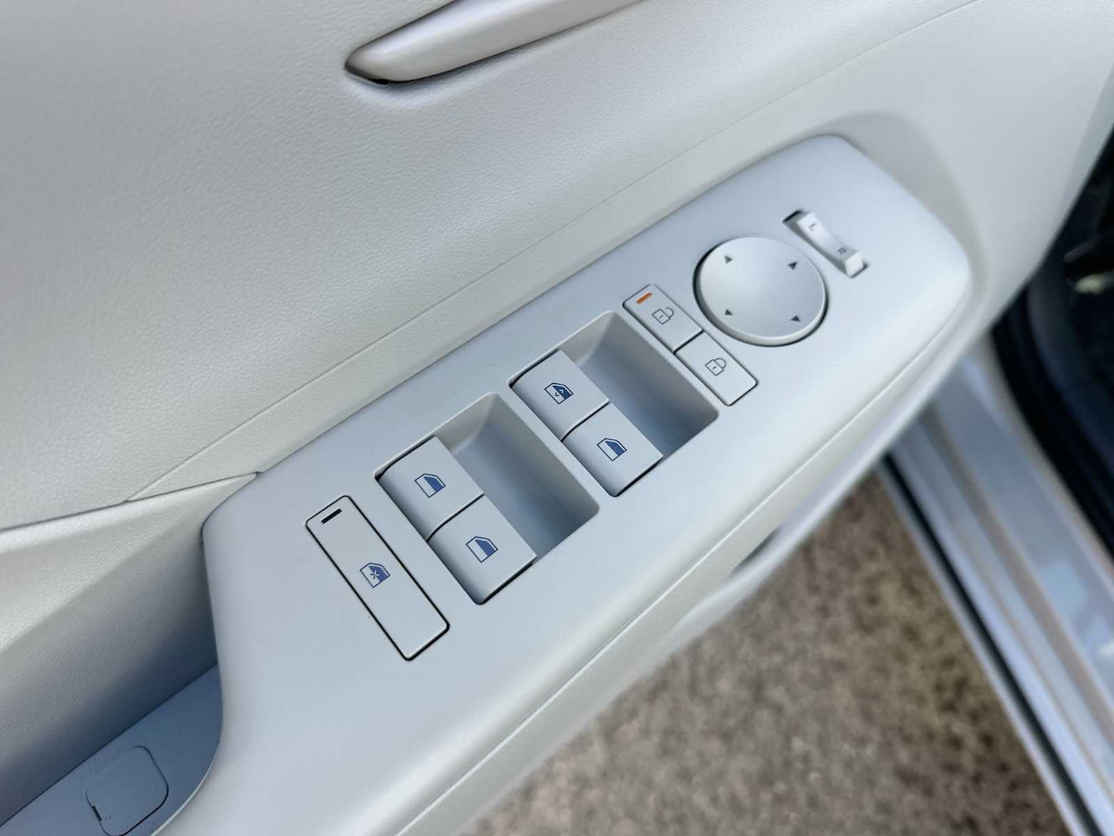 2025 Hyundai KONA ELECTRIC SEL