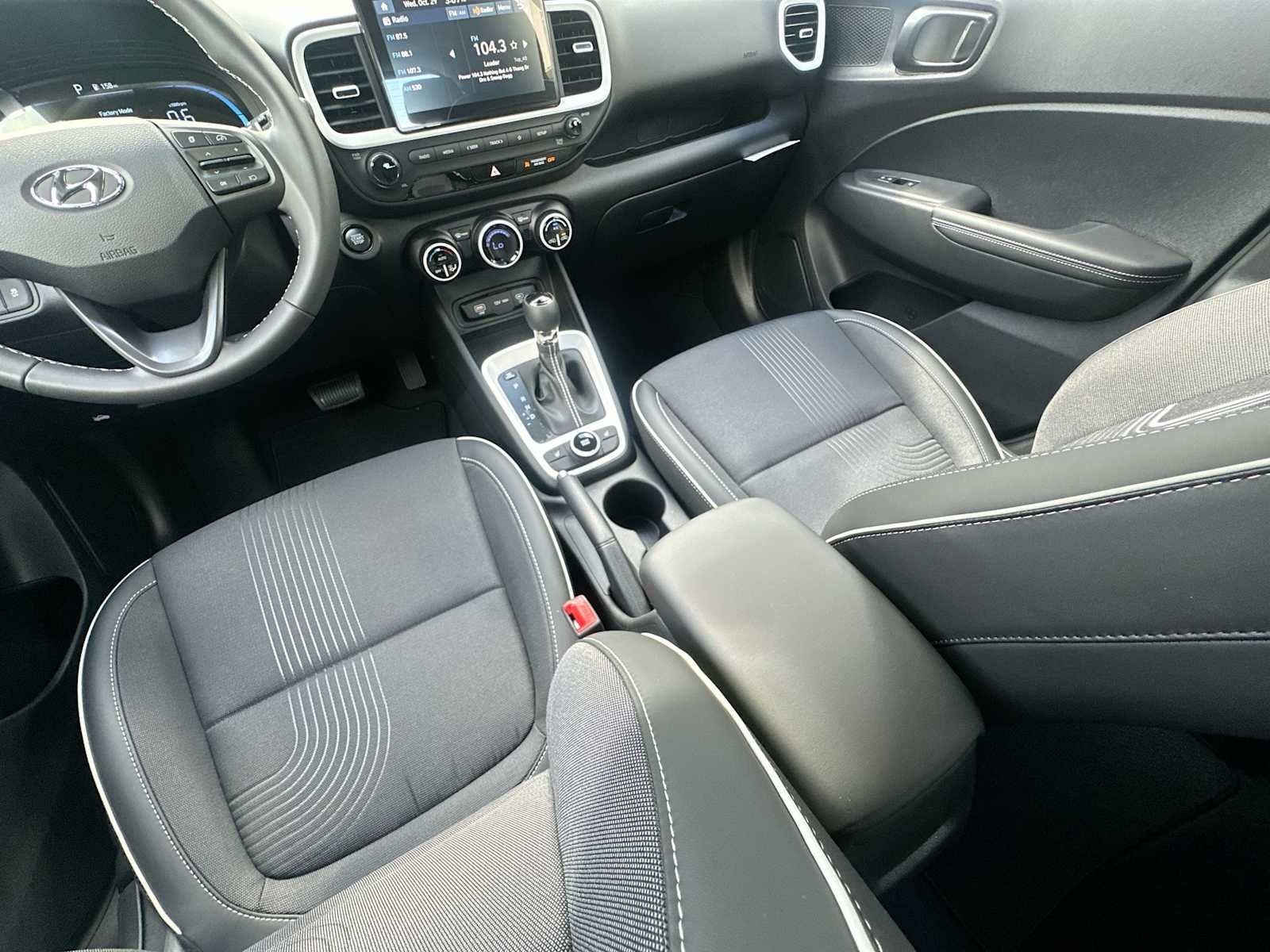 2026 Hyundai VENUE SEL W/Two-Tone Roof