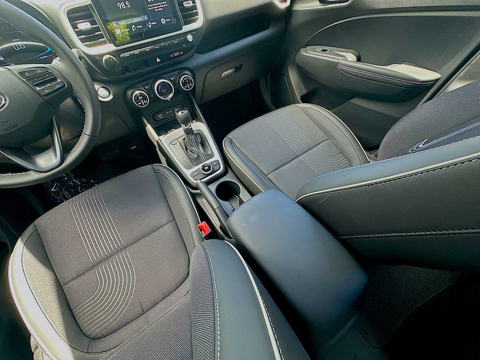 2026 Hyundai VENUE SEL W/Two-Tone Roof