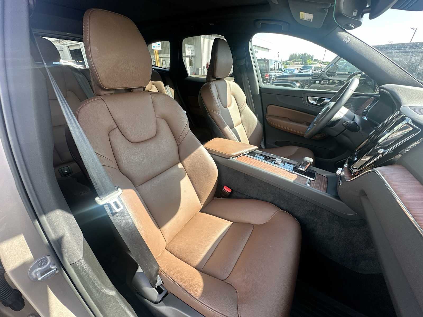 2024 Volvo XC60 Recharge Plug-In Hybrid Plus Dark Theme