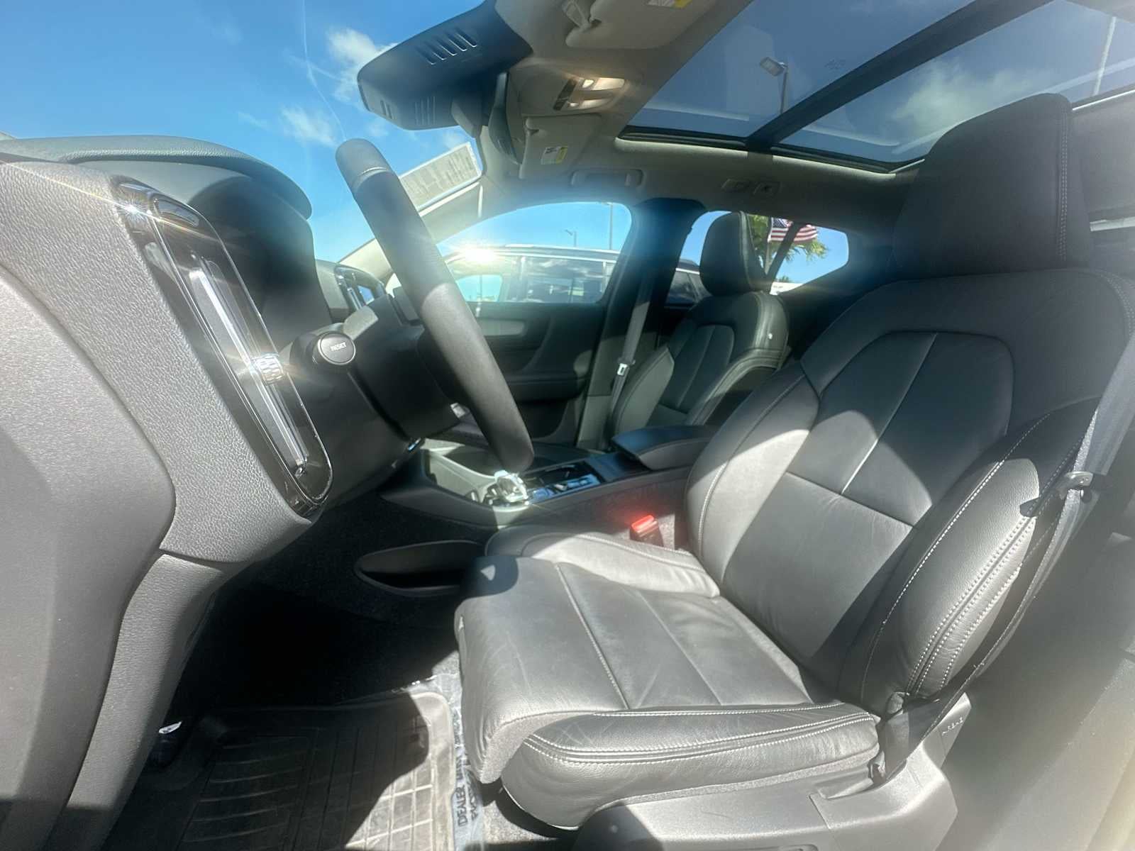 2023 Volvo XC40 Plus Bright Theme