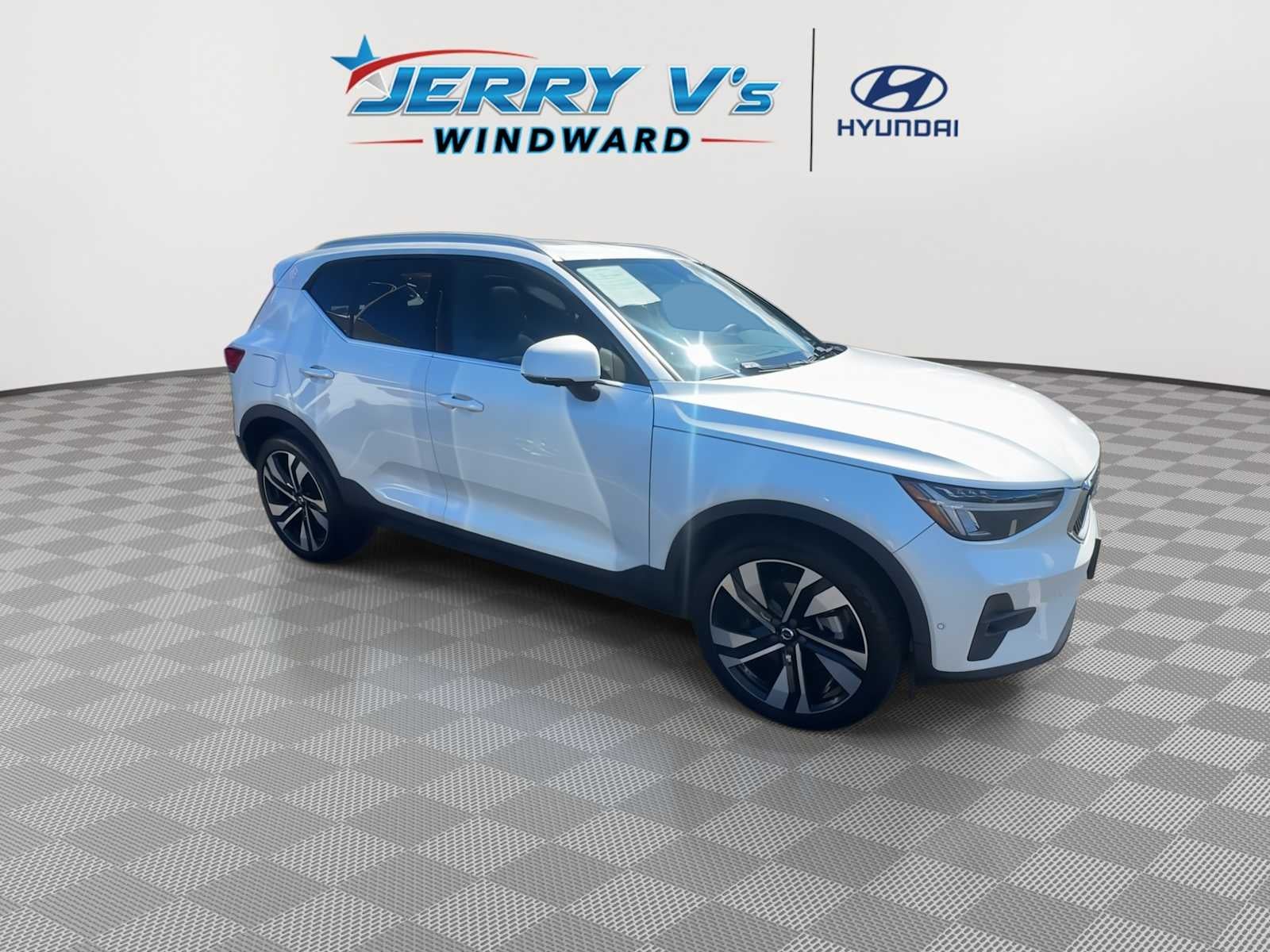 2023 Volvo XC40 Plus Bright Theme
