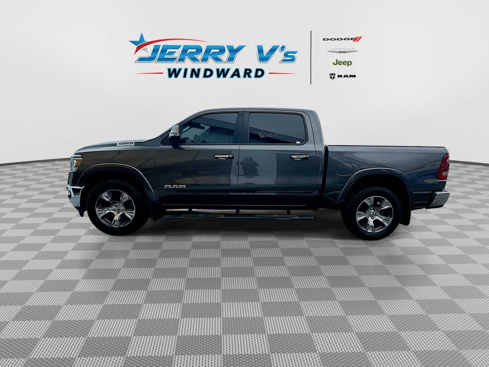 2022 RAM 1500 Laramie Crew Cab 4x4 5'7' Box