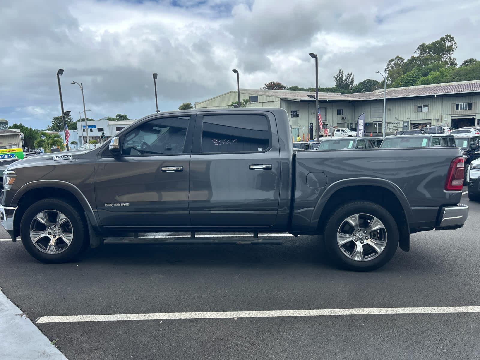 2022 RAM 1500 Laramie Crew Cab 4x4 5'7' Box