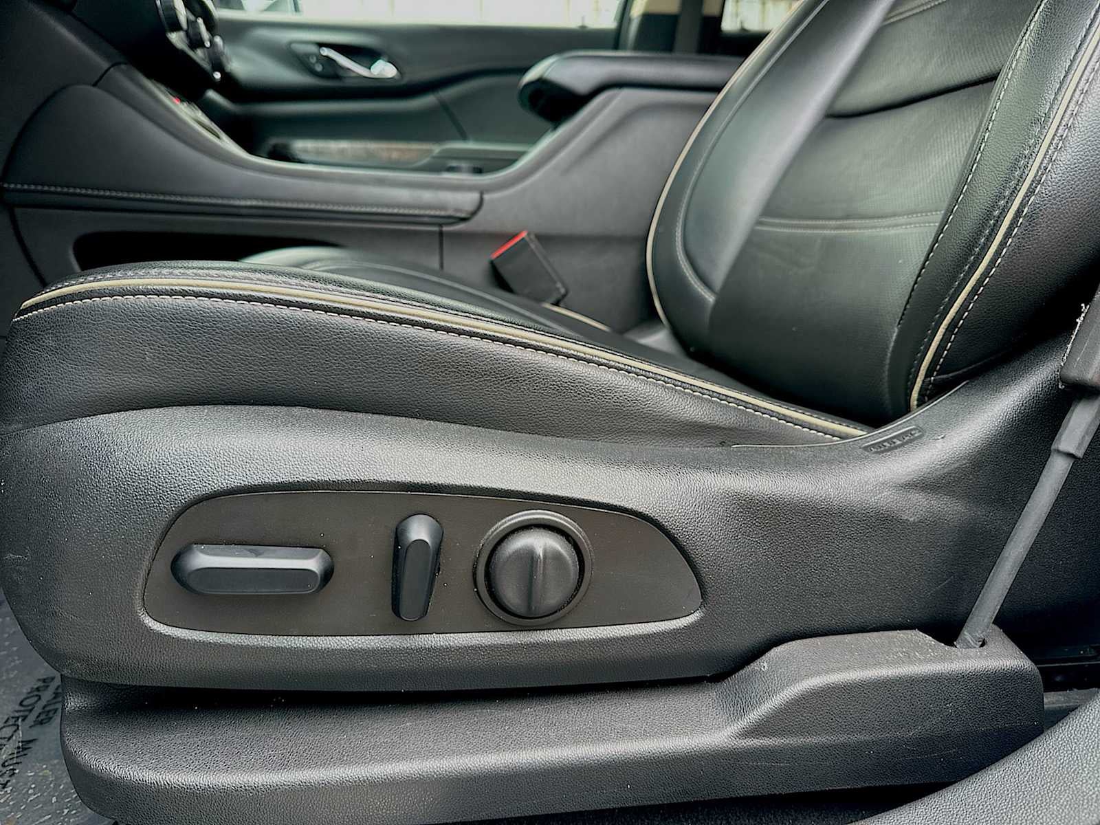 2023 GMC Acadia FWD Denali