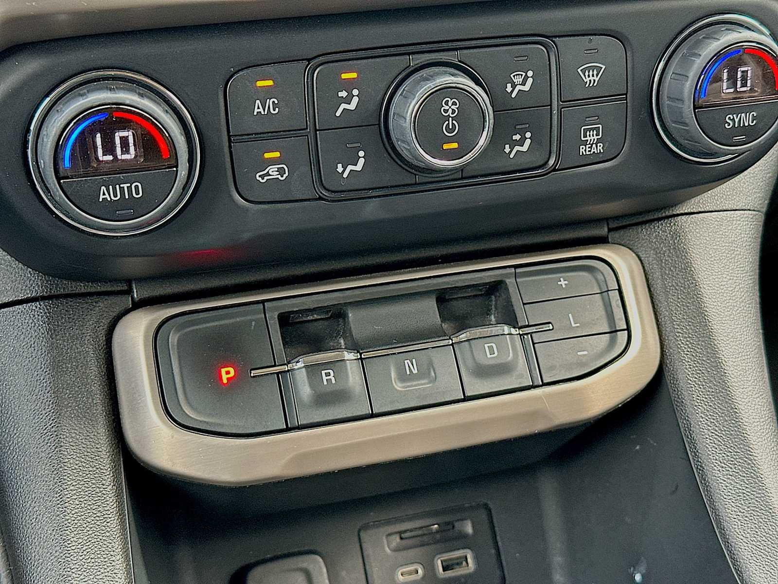 2023 GMC Acadia FWD Denali