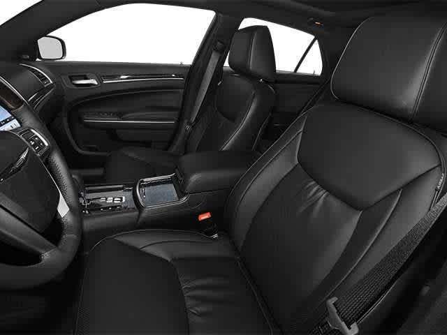 2014 Chrysler 300 4dr Sdn RWD