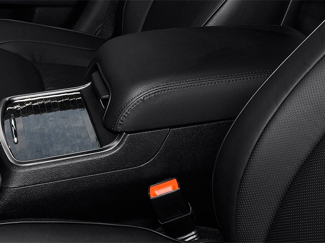 2014 Chrysler 300 4dr Sdn RWD