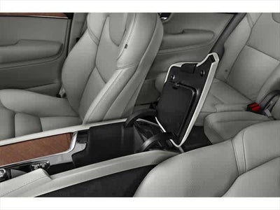 2022 Volvo XC90 T6 Momentum 7 Passenger