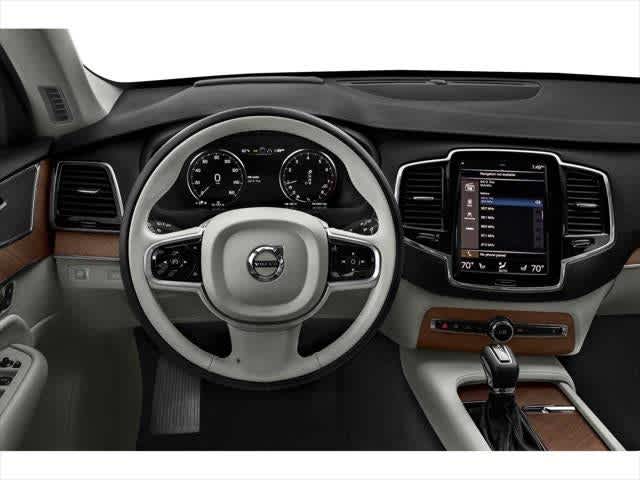 2022 Volvo XC90 T6 Momentum 7 Passenger