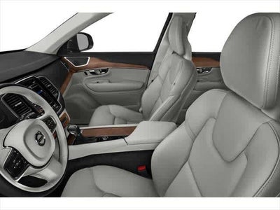 2022 Volvo XC90 T6 Momentum 7 Passenger