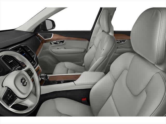 2022 Volvo XC90 T6 Momentum 7 Passenger