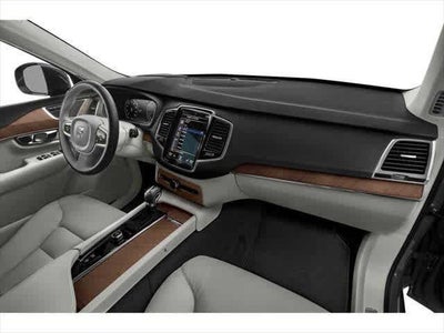 2022 Volvo XC90 T6 Momentum 7 Passenger