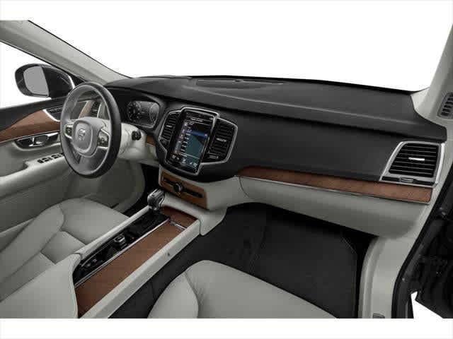 2022 Volvo XC90 T6 Momentum 7 Passenger