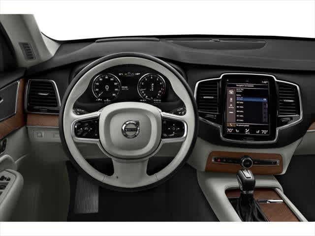 2022 Volvo XC90 T6 Momentum 7 Passenger