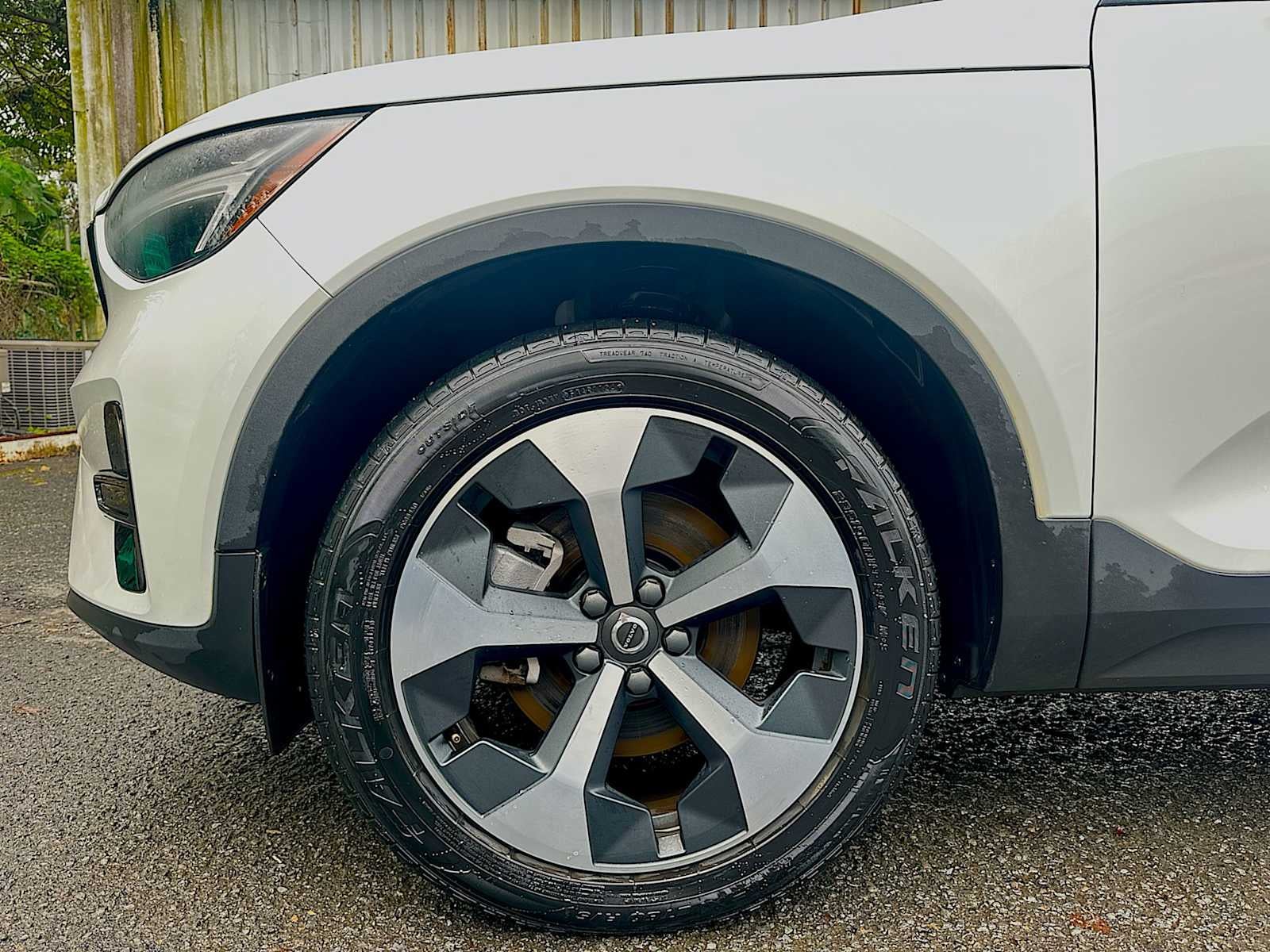 2024 Volvo XC40 B5 Core Dark Theme