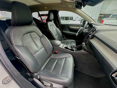 2024 Volvo XC40 B5 Core Dark Theme