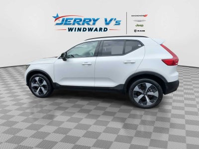 2024 Volvo XC40 B5 Core Dark Theme