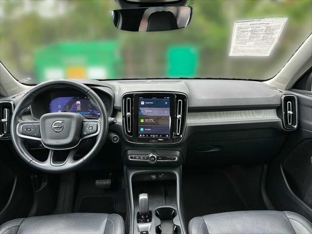 2024 Volvo XC40 B5 Core Dark Theme