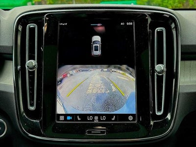 2024 Volvo XC40 B5 Core Dark Theme