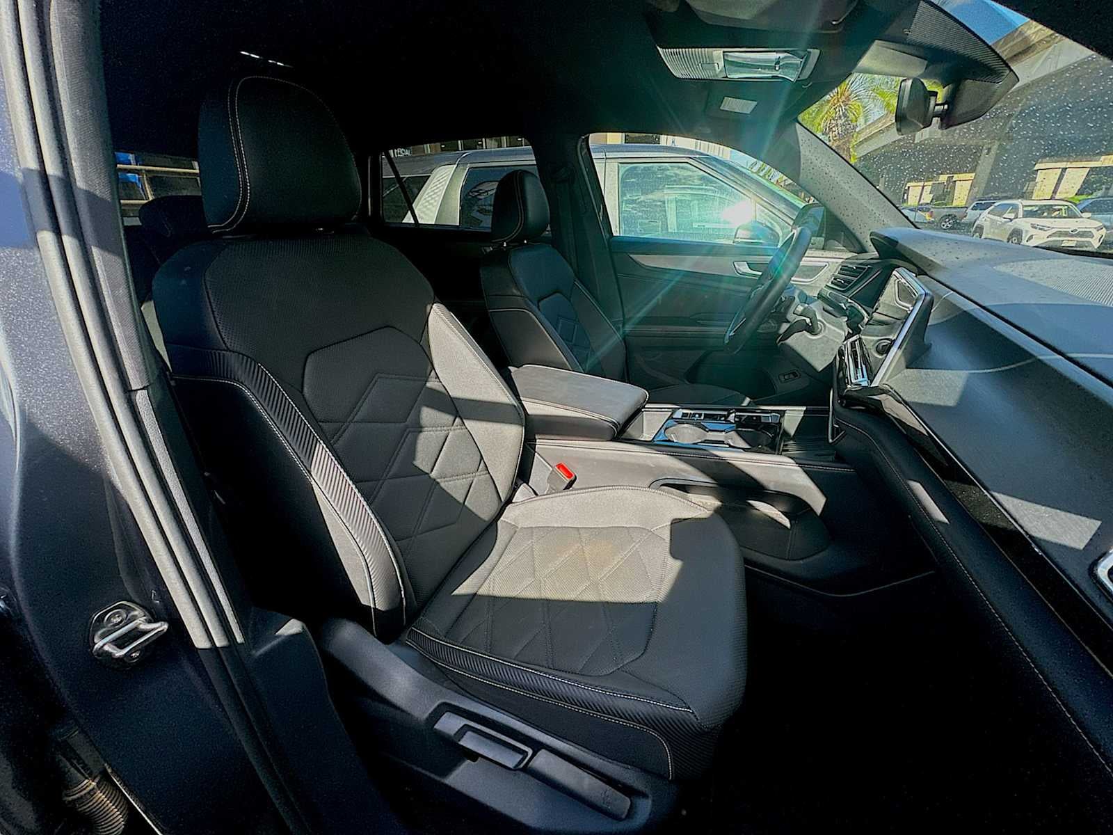 2025 Volkswagen Atlas Cross Sport 2.0T SE w/Technology