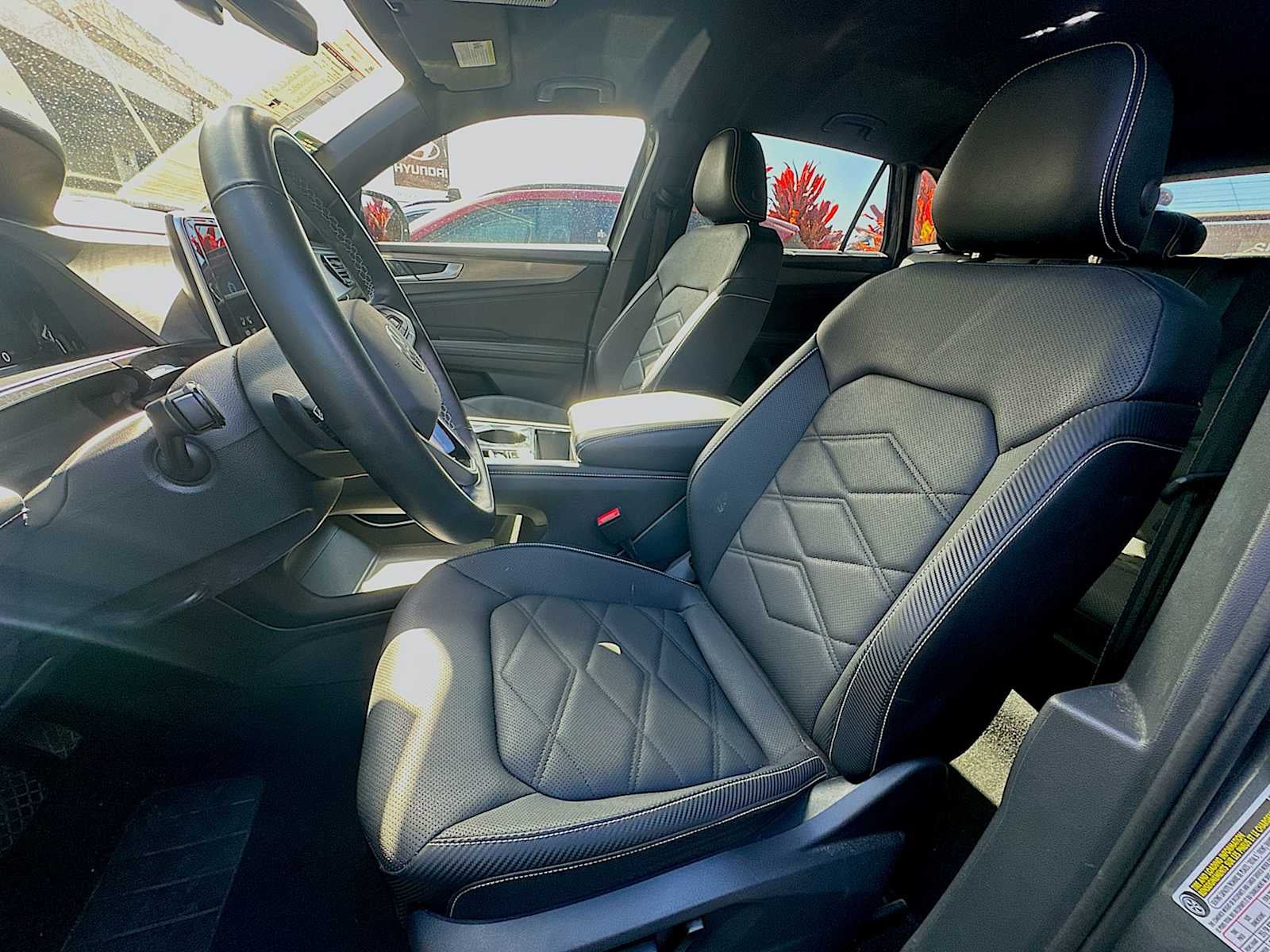 2025 Volkswagen Atlas Cross Sport 2.0T SE w/Technology