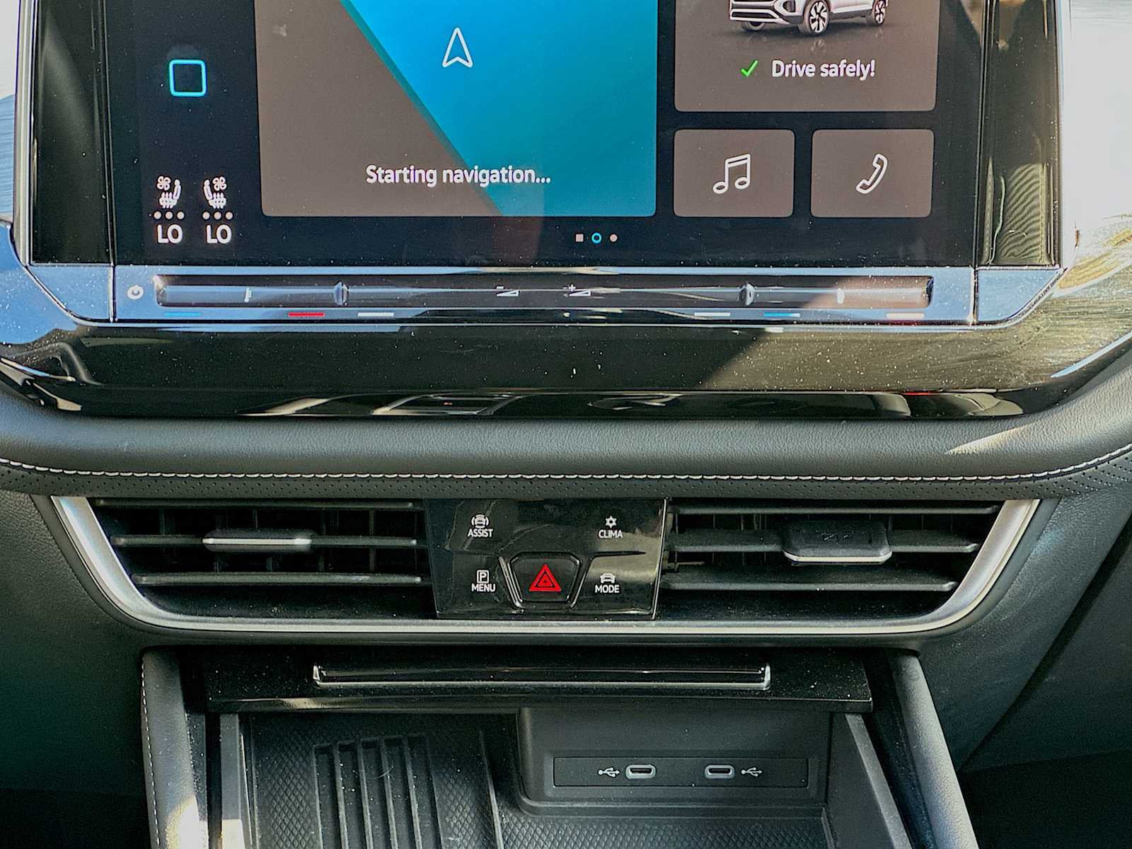 2025 Volkswagen Atlas Cross Sport 2.0T SE w/Technology