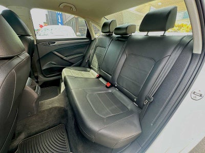 2017 Volkswagen Passat R-Line w/Comfort Pkg
