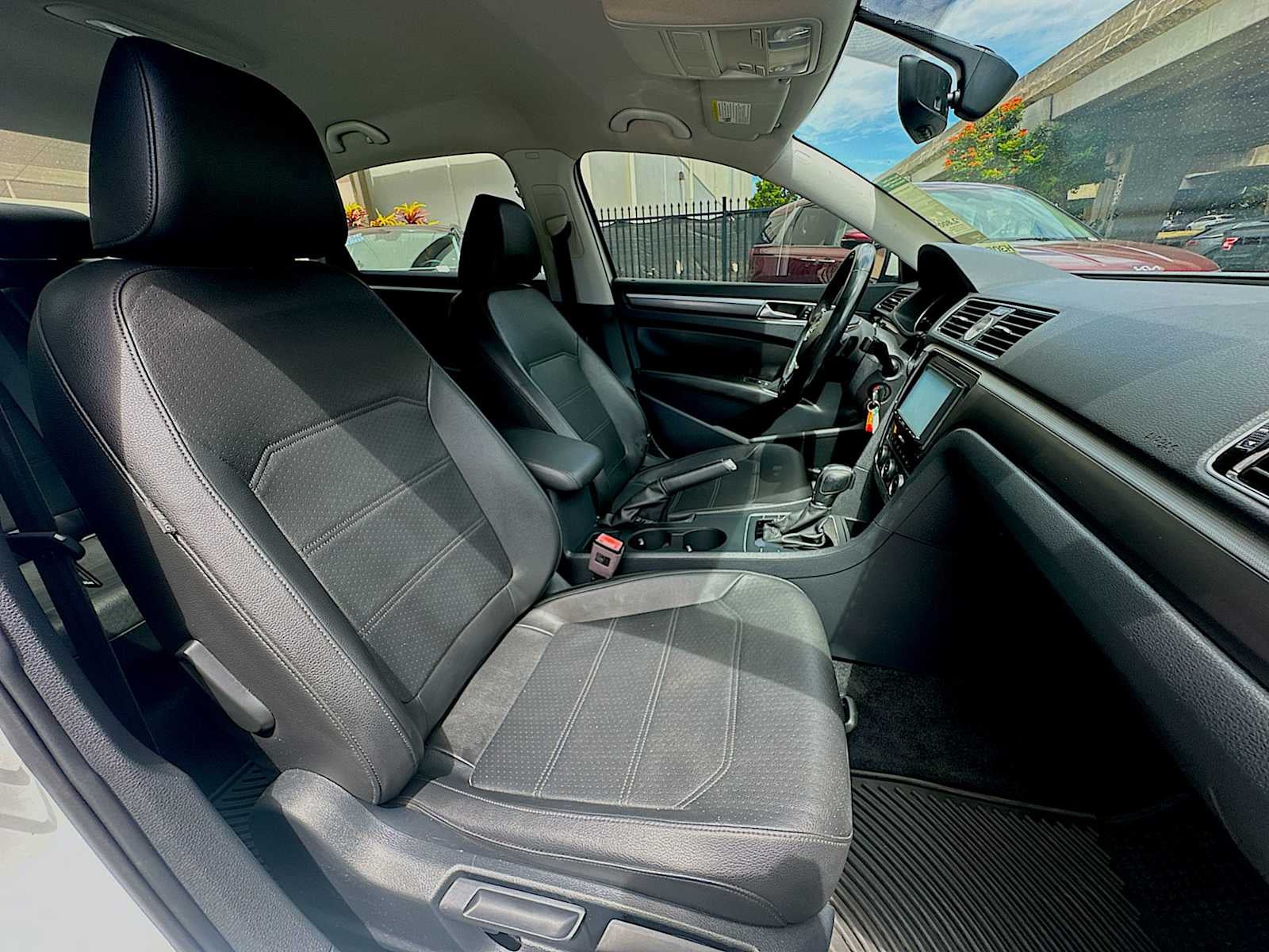 2017 Volkswagen Passat R-Line w/Comfort Pkg