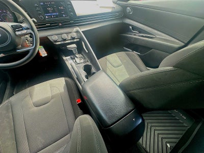 2023 Hyundai ELANTRA SE